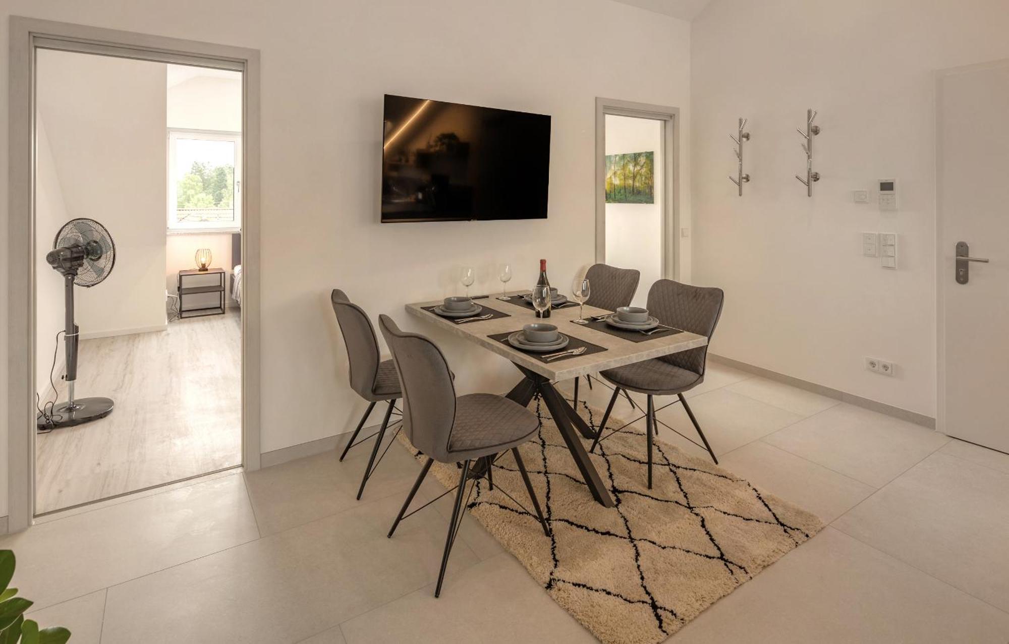 Sweethome - Poing Apartments Esterno foto